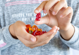 Deti a konopné požívatiny: Čo sa stane, ak dieťa zje konopný produkt?